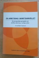 En arbetsdag i skriftsamh&auml;llet : ett etnografiskt perspektiv p&aring; skriftanv&auml;ndning i vanliga yrken