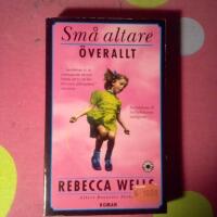 Sm&aring; altare &ouml;verallt