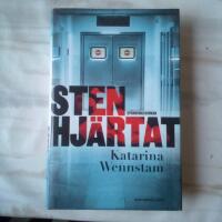 Stenhj&auml;rtat [sp&auml;nningsroman]