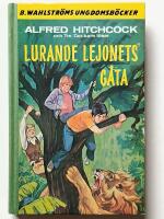 Alfred Hitchcock och Tre deckare l&ouml;ser Lurande lejonets g&aring;ta