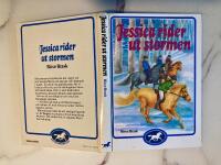 Jessica rider ut stormen