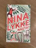 N&auml;sta! : en l&auml;karroman