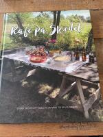 Kaf&eacute; p&aring; Skedet - en bok med recept och lite om v&aring;ra tio &aring;r vid Omberg