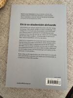 Ett &aring;r av akademiskt skrivande : erfarenheter och arbetstekniker f&ouml;r unga forskare