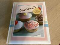 Cupcakes : l&auml;ckra, goda och enkla att baka