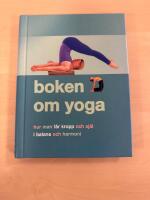 Boken om Yoga : hur man f&aring;r kropp och sj&auml;l i balans och harmoni