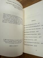 Ber&auml;ttelser i svart : klassiska och nya skr&auml;ckhistorier