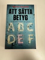 Att s&auml;tta betyg : en ber&auml;ttelse fr&aring;n ett kollegierum