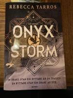 Onyx Storm (svensk utg&aring;va)