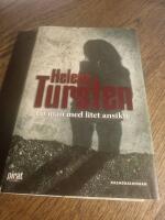 En man med litet ansikte