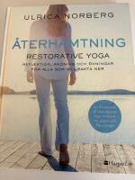 &Aring;terh&auml;mtning : restorative yoga - reflektion, andning och &ouml;vningar f&ouml;r alla som vill sakta ner
