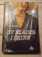 Sy kl&auml;der i skinn