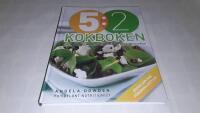 5:2 kokboken : l&auml;ckra recept p&aring; m&aring;ltider med 100, 200 eller 300 kcal