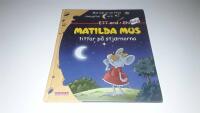 Matilda Mus tittar p&aring; stj&auml;rnorna