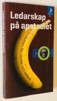 Ledarskap p&aring; apstadiet : evolution f&ouml;r chefer och ledare