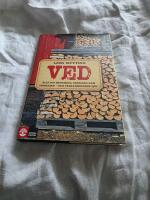 Ved - allt om huggning, stapling och torkning - och vedeldningens sj&auml;l