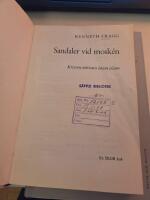 Sandaler vid mosk&eacute;n 