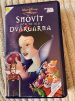 Sn&ouml;vit och de sju dv&auml;rgarna