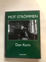 Mot str&ouml;mmen : om att leva utan elektriskt ljus i v&aring;r tid
