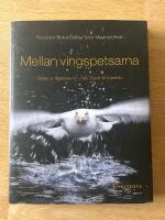 Mellan vingspetsarna : bilder ur f&aring;glarnas liv - fr&aring;n &Ouml;land till Antarktis