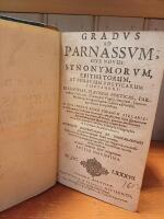 Gradus Ad Parnassum Sive Novus Synonymorum, Epithetorum, Et Phrasium Poeticarum Thesaurus: Elegantias, Flavissas Poeticas, Parnassum Poeticum, Thesaurum Virgilii, Smetium, Januam Musarum, aliosqueidgenus Libros ad Poesim necessarios complectens. In Quo Singulis Etiam Phrasum Syllabis ac Nominum & Verborum Crementis, appositasunt Nota Quantitatis Indices, umacum Poetarum Testimoniis, quorum Authoritate singalarum vocum Quantitas comprobatur. Accedunt, quae ex Historia, Fabula & Geographia ad Poeticam Attem conferunt. Inseruniur Descriptiones Et Comparationes plurima ex optimis Poetu excerpta. Opus emendatissimum pariter, politori elegantia excultissimum & Germanico ad quoduis Vocabulum initiale addito auctum. Ab uno &egrave; Societate Iesu recognitum. Editio Novissima.