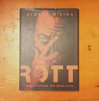 R&ouml;tt mellan k&auml;rlek och revolution.