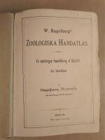 W. Hagelberg's Zoologisk Handatlas. En naturtrogen framst&auml;llning af djurriket i dess huvudformer. A. D&auml;ggdjuren, Mammalia. 228 afbildningar p&aring; 20 planscher. B. Foglarna, Aves. 285 afbildningar p&aring; 24 planscher. C. Kr&auml;ldjur, Reptilia. Amfibier, Amphibia. 93 afbildningar p&aring; 8 planscher. D. Fiskar, Pisces. 117 afbildningar p&aring; 10 planscher