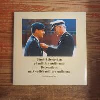 Utm&auml;rkelsetecken p&aring; milit&auml;ra uniformer / Decorations on Swedish Military Uniforms