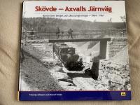 Sk&ouml;vde - Axvalls j&auml;rnv&auml;g : banan &ouml;ver berget och dess omgivningar 1904-1961