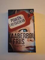 Pojken i resv&auml;skan - [en kriminalroman om Nina Borg]