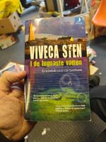 I de lugnaste vatten : [en kriminalroman fr&aring;n Sandhamn]