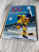 Kaj l&auml;r sig spela hockey