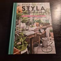 Styla och dekorera med kransar, buketter & arrangemang