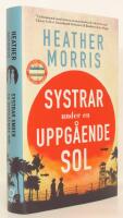 Systrar under en uppg&aring;ende sol