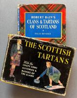 BOKPAKET: 2 x Scottish tartans (p&aring; engelska)