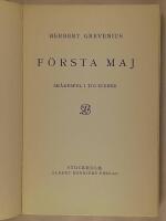 F&ouml;rsta maj : Sk&aring;despel i tio scener 