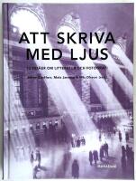Att skriva med ljus. 13 ess&auml;er om litteratur och fotografi