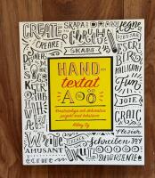 Handtextat A till &Ouml; : konstn&auml;rliga och dekorativa projekt med bokst&auml;ver