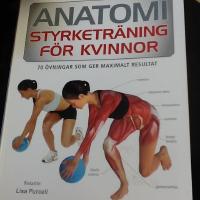 Anatomi : styrketr&auml;ning f&ouml;r kvinnor - 70 &ouml;vningar som ger maximalt resultat
