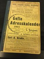 Gefle Adresskalender 1903. Titelsida: 1903 Adress-kalender för Gefle Stad med yrkesförteckning, kalenderafdelning, egendomsregister samt adressafdelning m.m för Bomhus