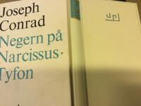 Negern p&aring; Narcissus; Tyfon. Tv&aring; kortromaner iben bok