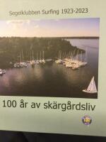 Segelklubben Surfing 1923-2023. 100 &aring;r av Sk&auml;rg&aring;rdsliv. (G&auml;vle, Nordlander) 