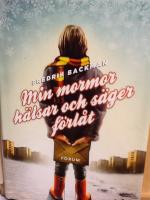 Min mormor h&auml;lsar och s&auml;ger f&ouml;rl&aring;t