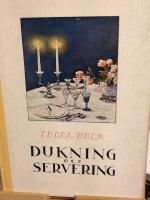 Dukning och servering. Handledning i konsten att arrangera smakfulla borddukningar s&aring;v&auml;l  i vardagslag som vid festliga tillf&auml;llen. Med ett avslutnibgskapitel om placering och servering av Ida H&ouml;gstedt