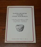 Femton kilometer forntid under motorv&auml;gen: Fornl&auml;mningar fr&aring;n brons&aring;lder till medeltid i Trosa-Vagnh&auml;rads, V&auml;sterljungs och L&auml;stringe socknar i S&ouml;dermanland: Arkeologiska unders&ouml;kningar 1979-1981