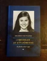 I skuggan av ett f&ouml;retag: En flicka v&auml;xer upp