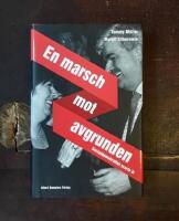 En marsch mot avgrunden: Socialdemokratins svarta &aring;r