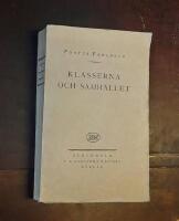 Klasserna och samh&auml;llet: En historisk-sociologisk studie &ouml;ver klassv&auml;sendets uppkomst, utveckling och betydelse.