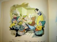 Walt Disney&acute;s Sn&ouml;vit och de sju dv&auml;rgarna efter Grimms sagor