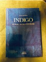 Indigo : [en bok om bl&aring; textilier]